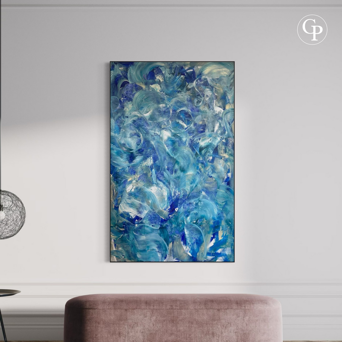 Timo Wedell Malibu Waves XXL abstract expressionist blue painting showcased on a white wall above a pink velvet ottoman | Peinture abstraite monumentale bleue Malibu Waves de Timo Wedell exposée sur un mur blanc avec un pouf rose au premier plan Galerie Popincourt