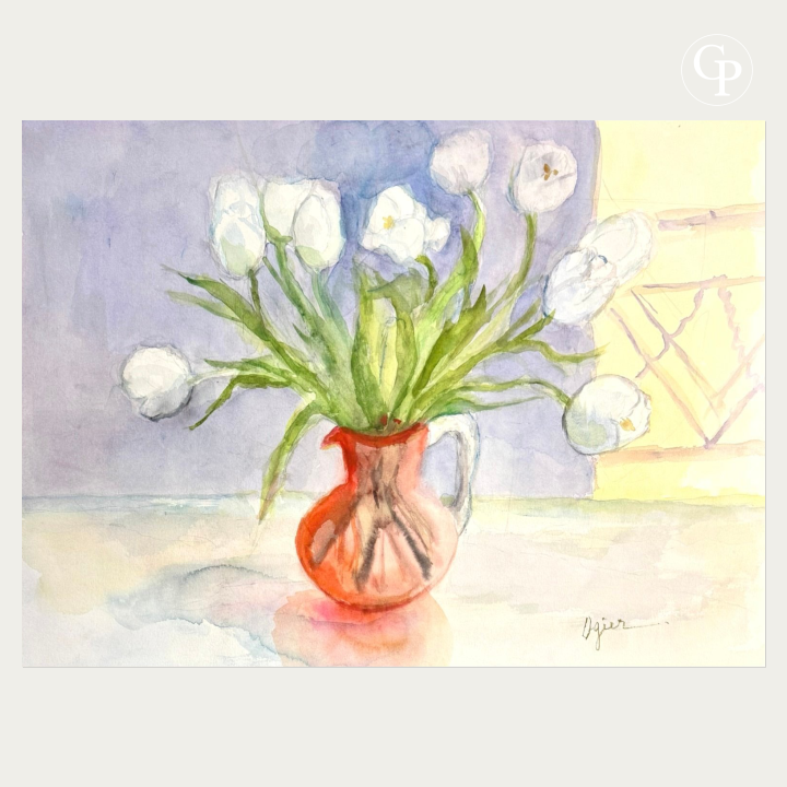 Aquarelle originale de Marie-Louise Ogier représentant un bouquet de tulipes blanches dans un vase rouge sur fond mauve et jaune, Galerie Popincourt.
