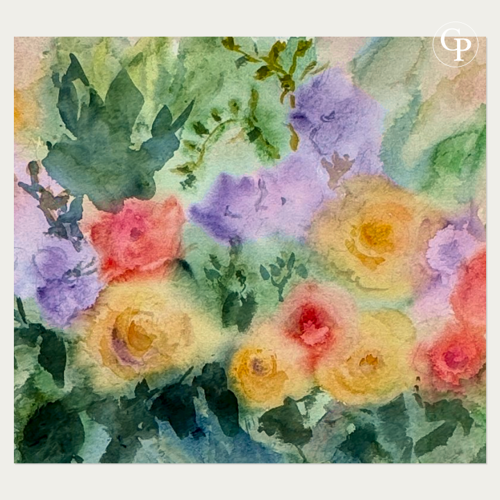 Detailed view of the vibrant tea roses and floral composition by Marie-Louise Ogier | Vue détaillée du cœur de la composition florale et des nuances ambrées des roses thé par Marie-Louise Ogier.