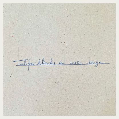 The artist's original handwritten title Tulipes blanches au vase rouge on the back of the watercolor by Marie-Louise Ogier, Galerie Popincourt. | Inscription manuscrite originale de l'artiste Tulipes blanches au vase rouge écrite au dos de l'œuvre par Marie-Louise Ogier, Galerie Popincourt.