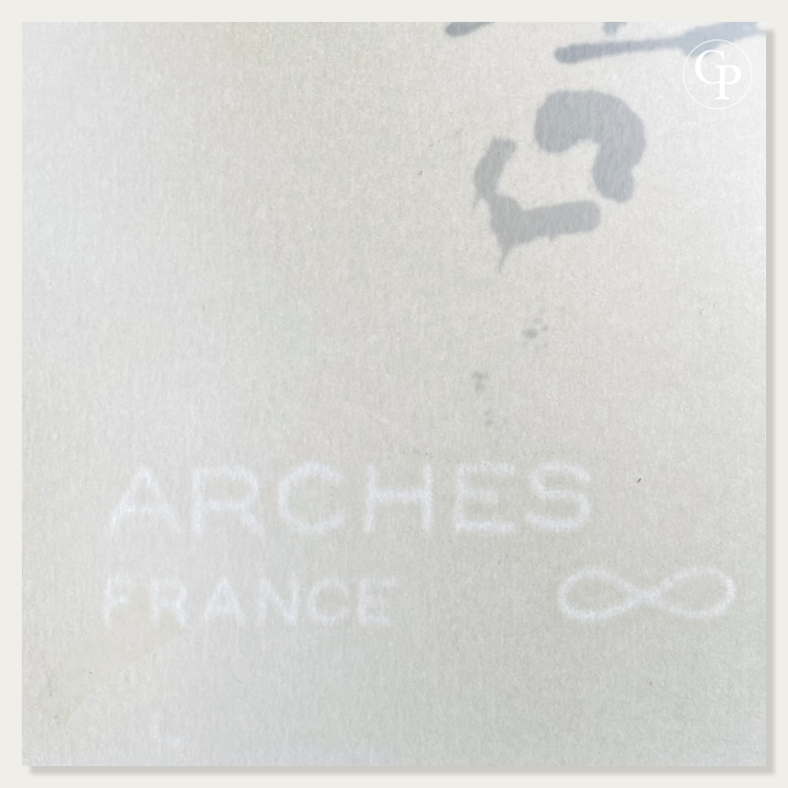 Gros plan par transparence sur le filigrane officiel ARCHES FRANCE et le symbole de l'infini en bas à gauche du papier d'art de l'œuvre Élan Lyrique de Hanna Ben-Dov. | Close-up showing the official ARCHES FRANCE watermark and infinity symbol by transparency on the fine art paper of Hanna Ben-Dov's artwork Lyrical Impulse.
