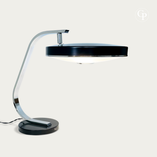 Lampe de bureau Space Age MaOf FASE circa 1970 en acier chromé et laque anthracite texturée détourée sur fond blanc | Space Age desk lamp MaOf FASE circa 1970 in chrome steel and textured anthracite lacquer isolated on white background