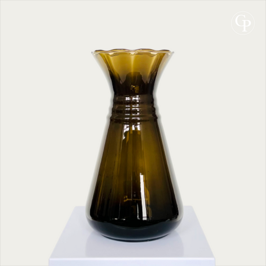 Vase moderniste Art Déco en verre soufflé hyalite fumé marron, silhouette tronconique à col festonné et bagues horizontales, Galerie Popincourt | Modernist Art Deco smoked brown hyalite blown glass vase, tapered body with ruffled rim and horizontal neck rings, Galerie Popincourt