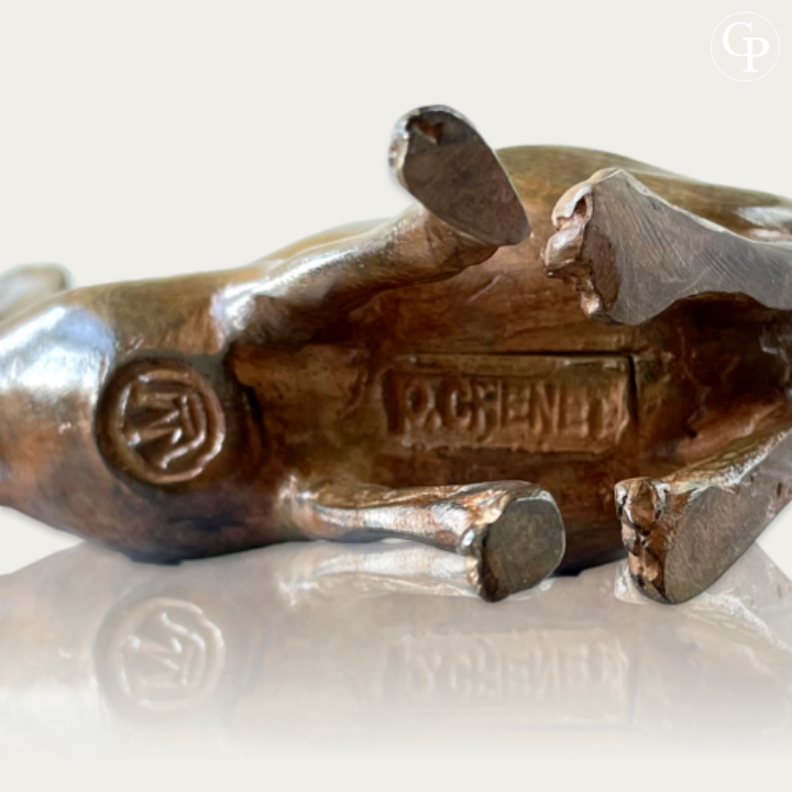 Close-up underside view of the rabbit bronze sculpture by Pierre Chenet showing the clear signature "P. CHENET" and foundry mark | Vue rapprochée de dessous du lapin aux grandes oreilles cubiste en bronze par Pierre Chenet montrant la signature "P. CHENET" bien visible et le cachet de fonderie