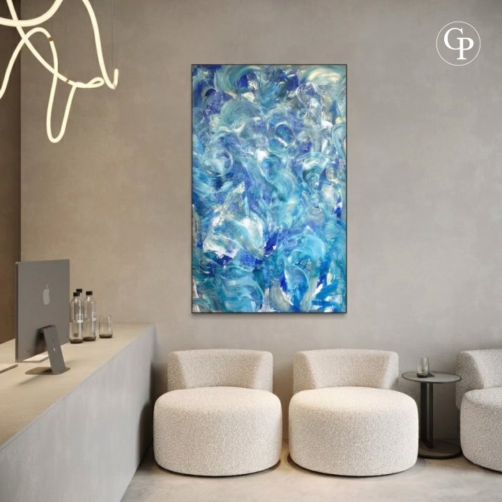Timo Wedell Malibu Waves XXL abstract expressionist blue painting styled on a wall in a luxury office lobby with modern chairs | Oeuvre originale peinture abstraite bleue vagues de Malibu par Timo Wedell mise en situation dans une décoration d'intérieur contemporaine Galerie Popincourt