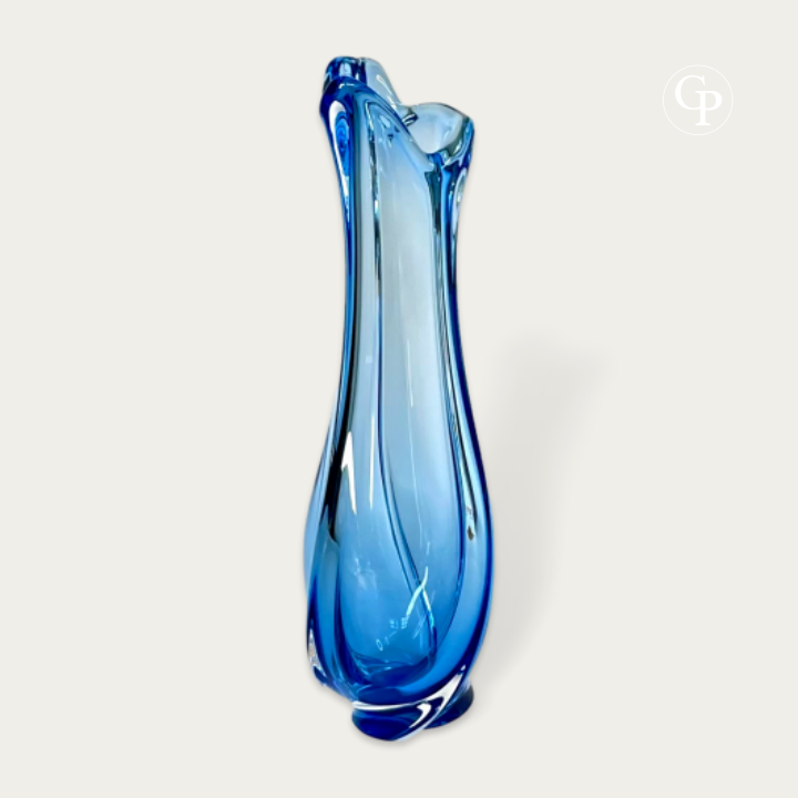 Vase d'art Corail en cristal bleu cobalt par René Delvenne pour Val Saint Lambert 1956, design organique Mid-Century moderne belge | Mid-Century cobalt blue crystal Corail art glass vase by René Delvenne for Val Saint Lambert 1956, organic Belgian design. VUE 5.