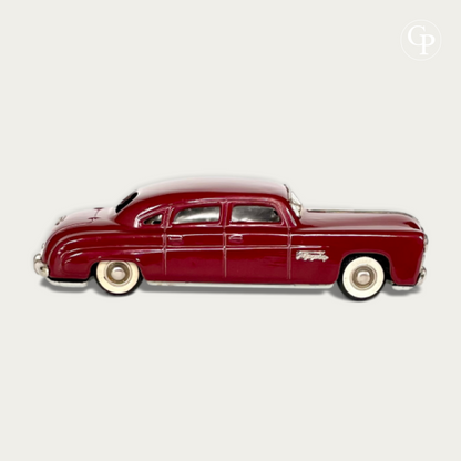 TippCo Hudson Limousine rouge Burundi vue de profil droit jouet ancien tôle c.1948 US Zone Germany | Vintage TippCo Hudson Limousine tin toy car right side profile view Burundi red lacquer c.1948 US Zone Germany