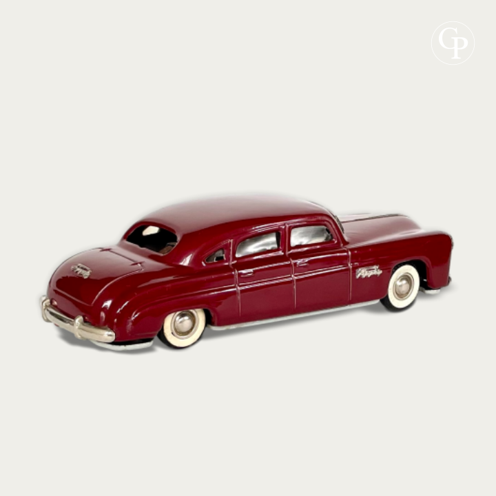 TippCo Hudson Limousine rouge Burundi vue trois-quarts arrière droit pare-chocs chromé c.1948 US Zone Germany | Vintage TippCo Hudson Limousine tin toy car rear three-quarter view Burundi red lacquer c.1948 US Zone Germany